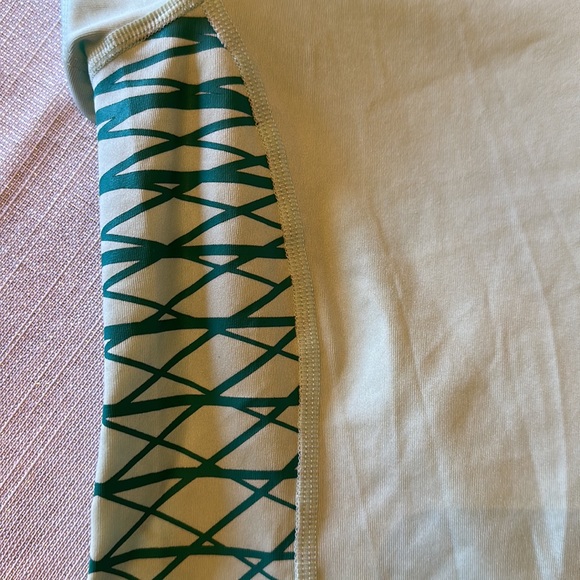 Nike Dri Fit Womans Short Sleeve Top mint green color Size M - Picture 3 of 9